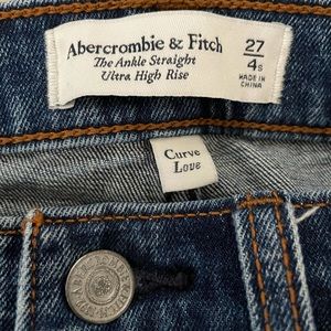 Abercrombie and Fitch curve love short ankle straight jeans